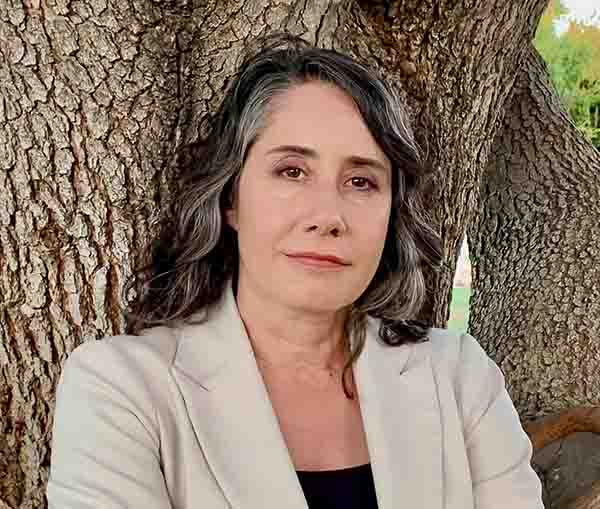 Picture of Diane Pataki standing before an large tree.